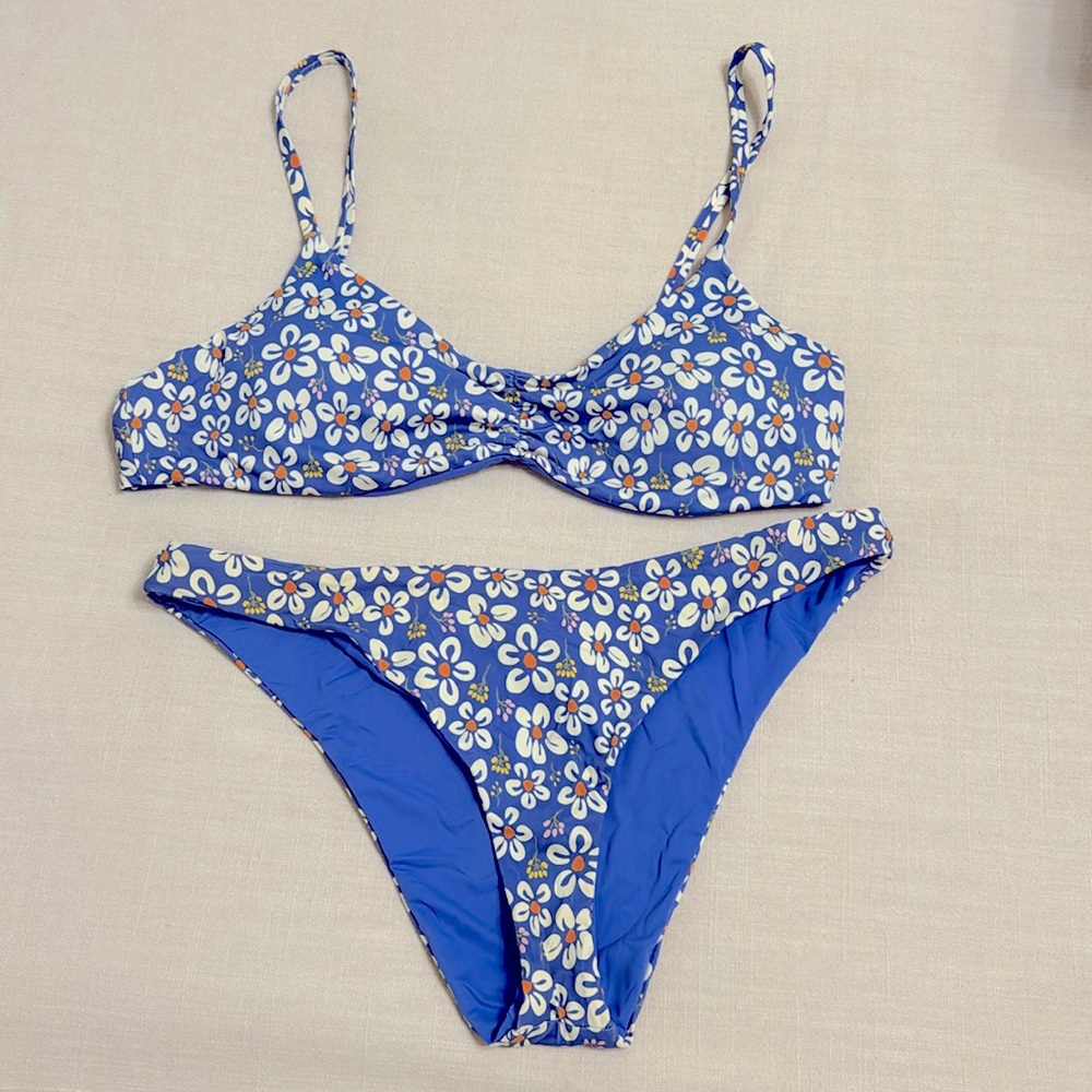 Dipping daisies floral bikini set
